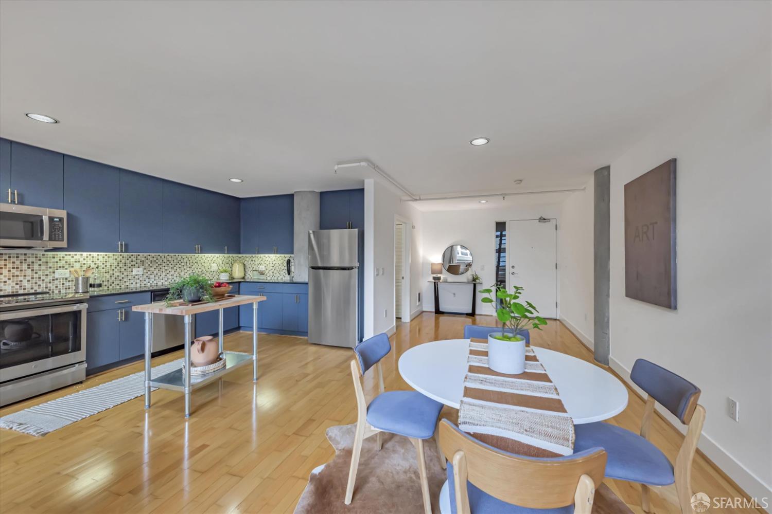 311 Oak Street, Unit 539 Oakland, CA 94607 - Photo 20 of 55 a view of a dining room with furniture