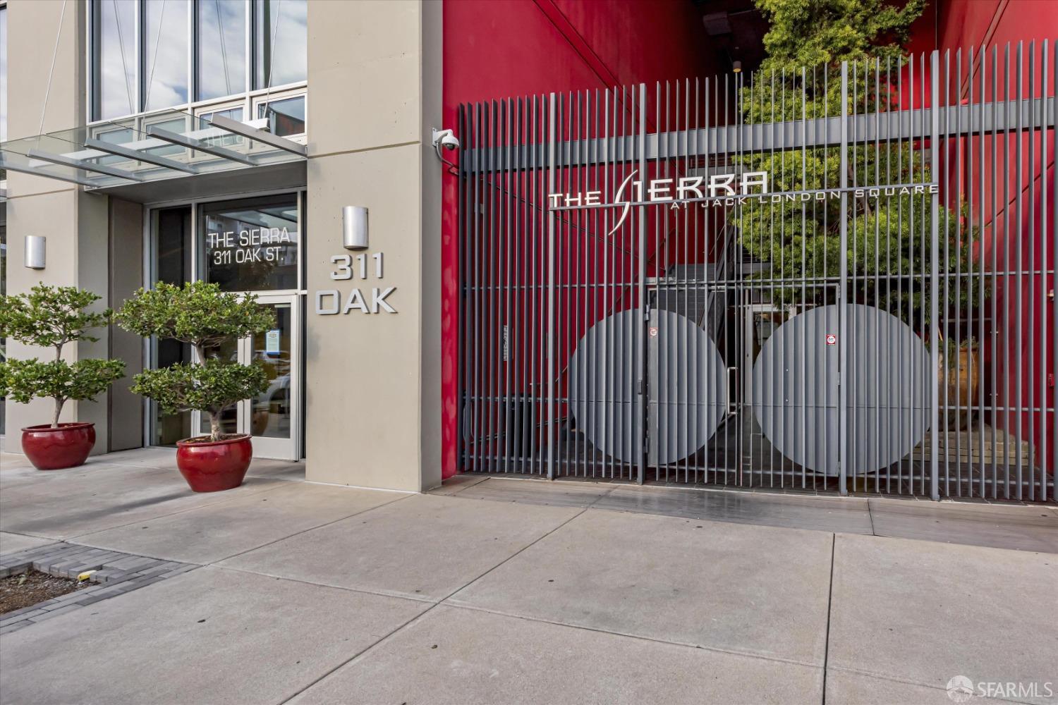 311 Oak Street, Unit 539 Oakland, CA 94607 - Photo 36 of 55 a view of outdoor space and garden