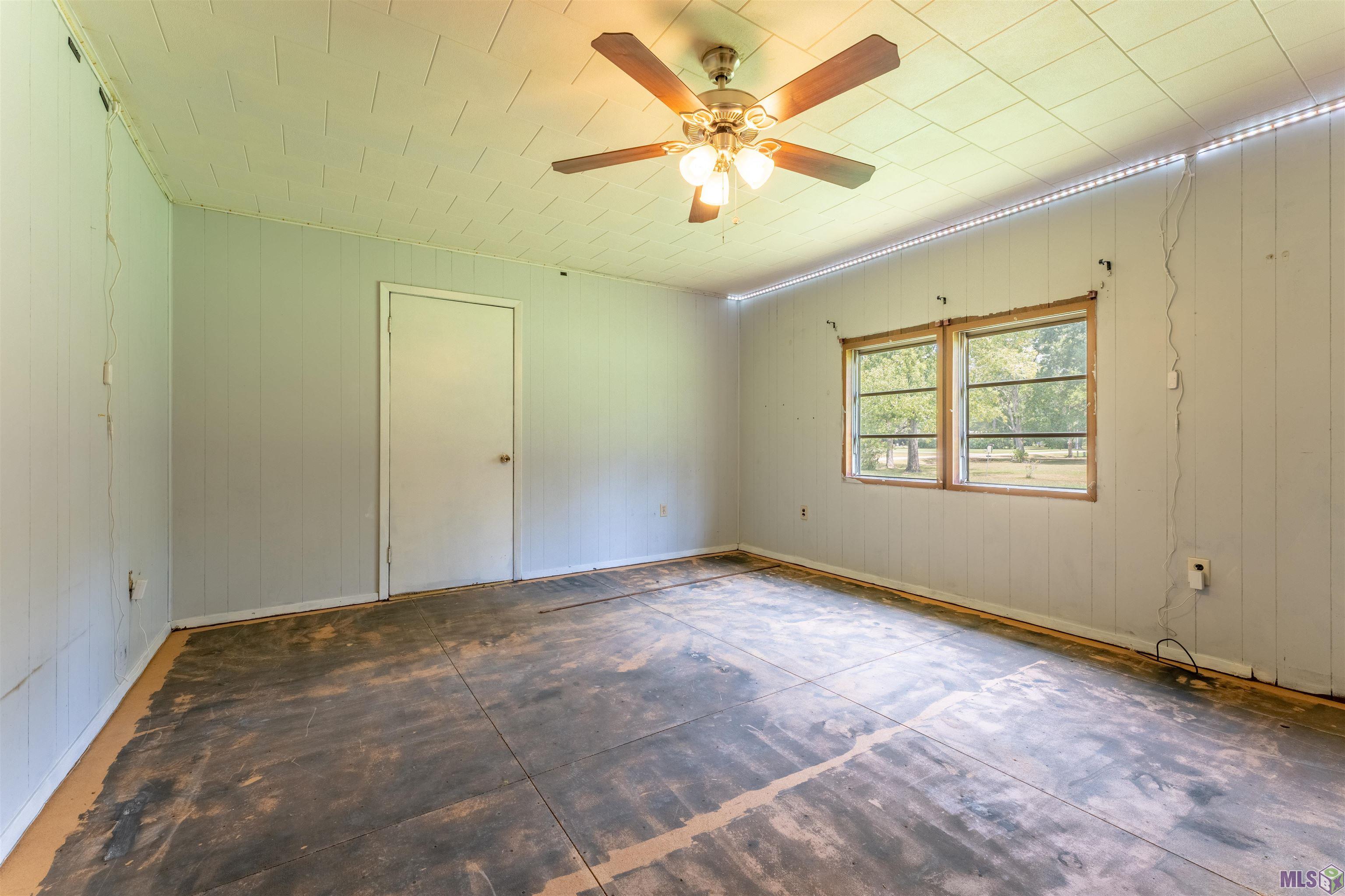 8784 Old Winchester Road Denham Springs, LA 70706 - Photo 5 of 15 Master bedroom