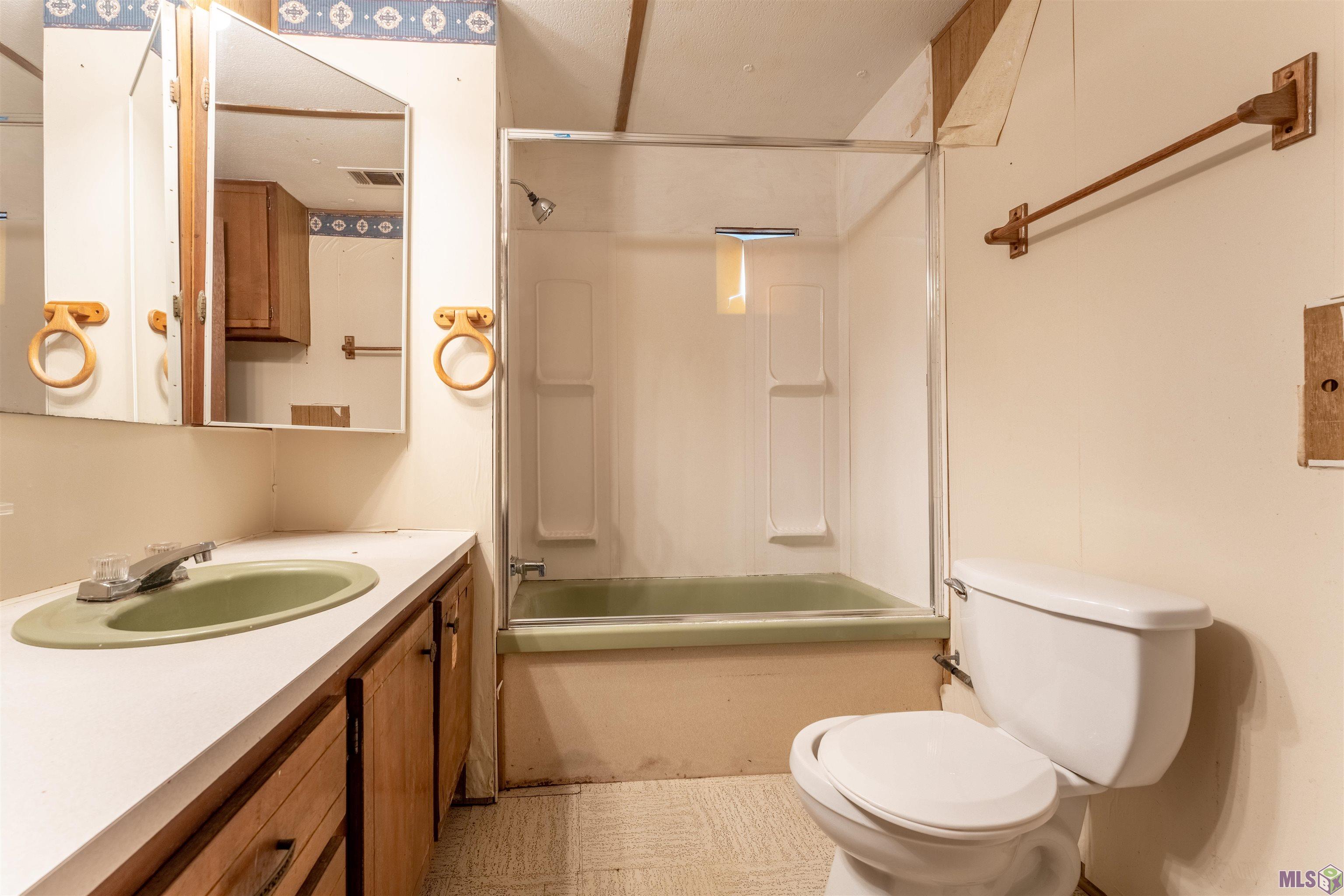8784 Old Winchester Road Denham Springs, LA 70706 - Photo 10 of 15 Bathroom