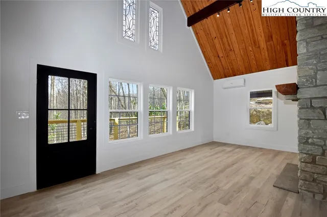 $430,000 | 117 Shagbark Road, Beech Mountain, NC 28604