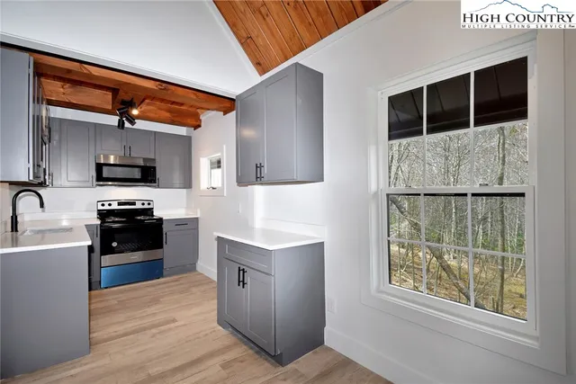 $430,000 | 117 Shagbark Road, Beech Mountain, NC 28604