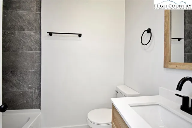 $430,000 | 117 Shagbark Road, Beech Mountain, NC 28604