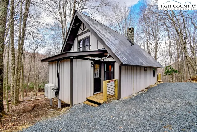 $430,000 | 117 Shagbark Road, Beech Mountain, NC 28604