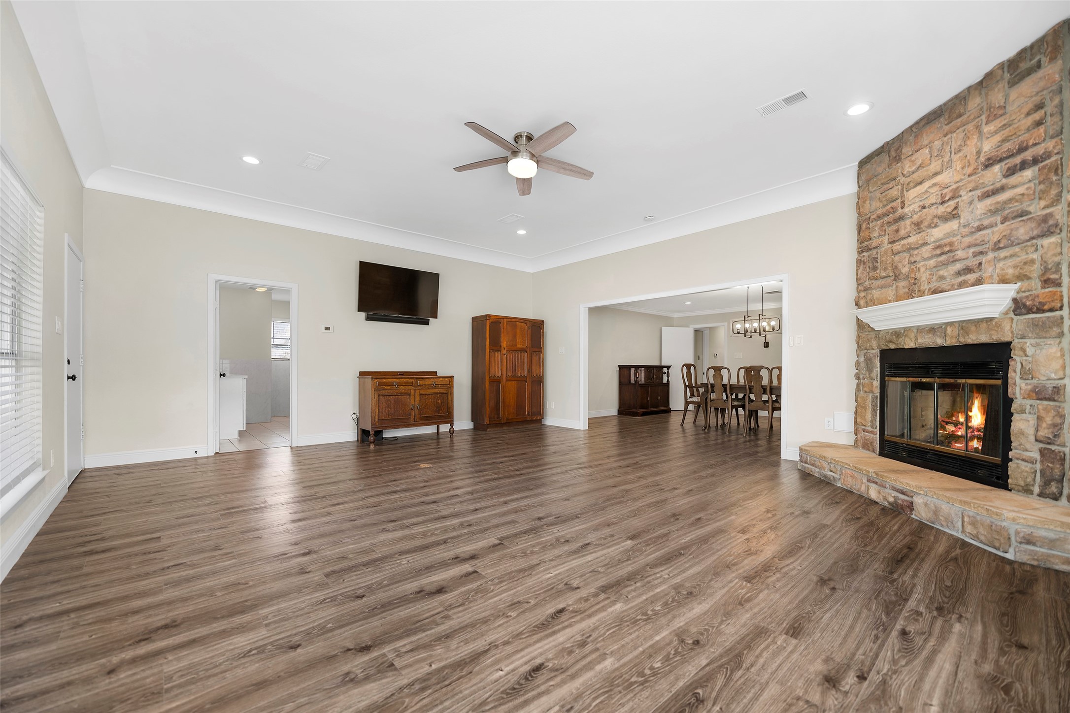 4419 Langtry Lane Houston, TX 77041 - Photo 37 of 50 Living room looking at dining and full bath on left