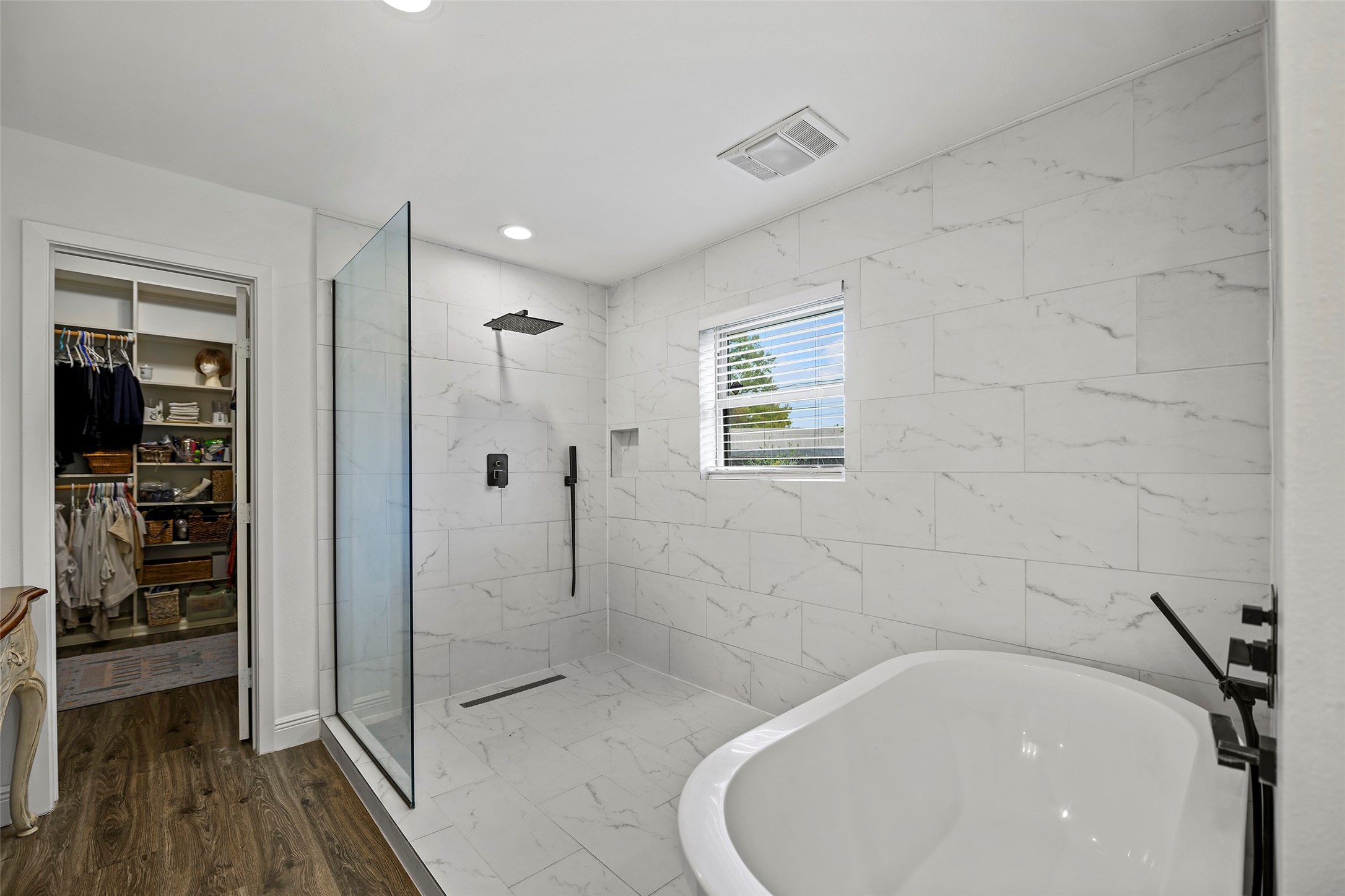 4419 Langtry Lane Houston, TX 77041 - Photo 6 of 50 Primary shower and bath