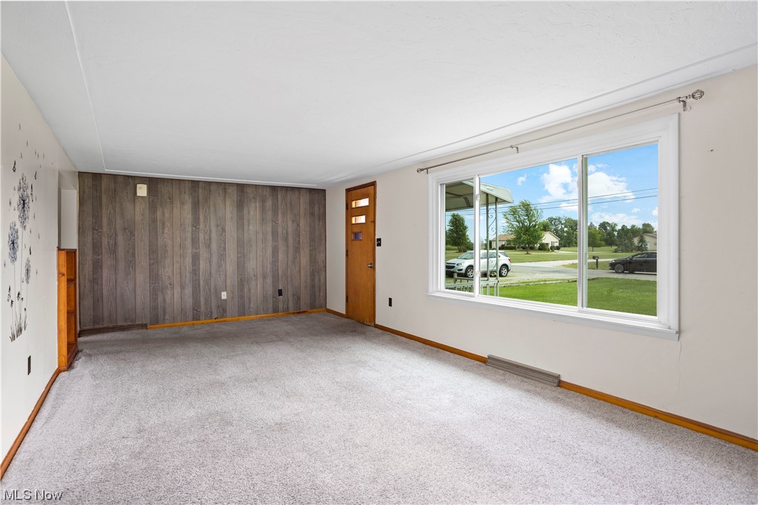 42578 Webster Road Lagrange, OH 44050 - Photo 4 of 35