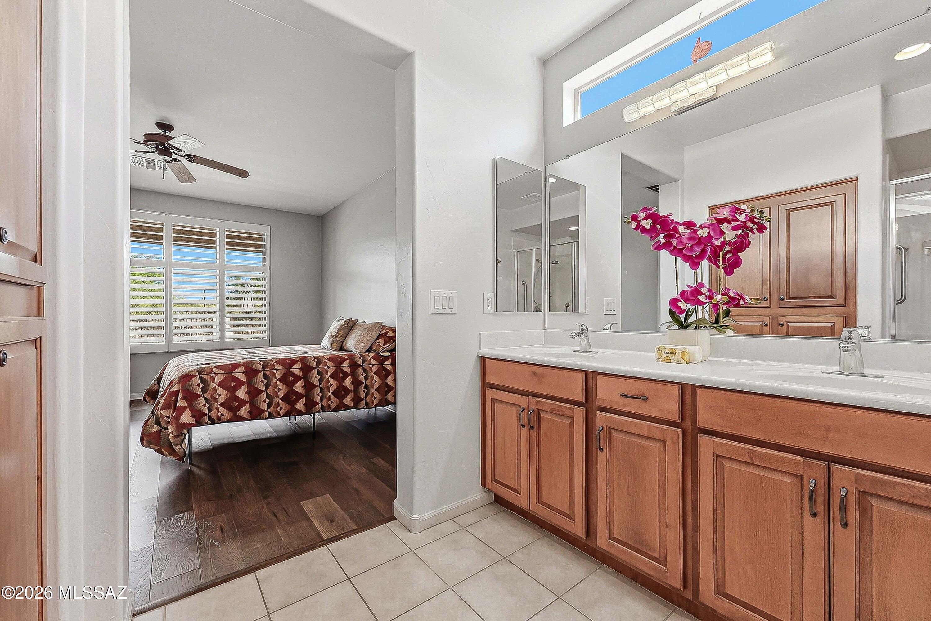972 North Rams Head Road Green Valley, AZ 85614 - Photo 24 of 49 Owners Bathroom