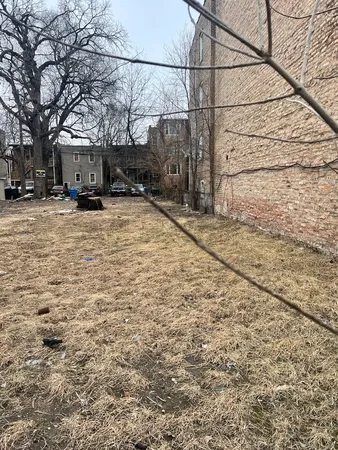 a view of a yard with a house