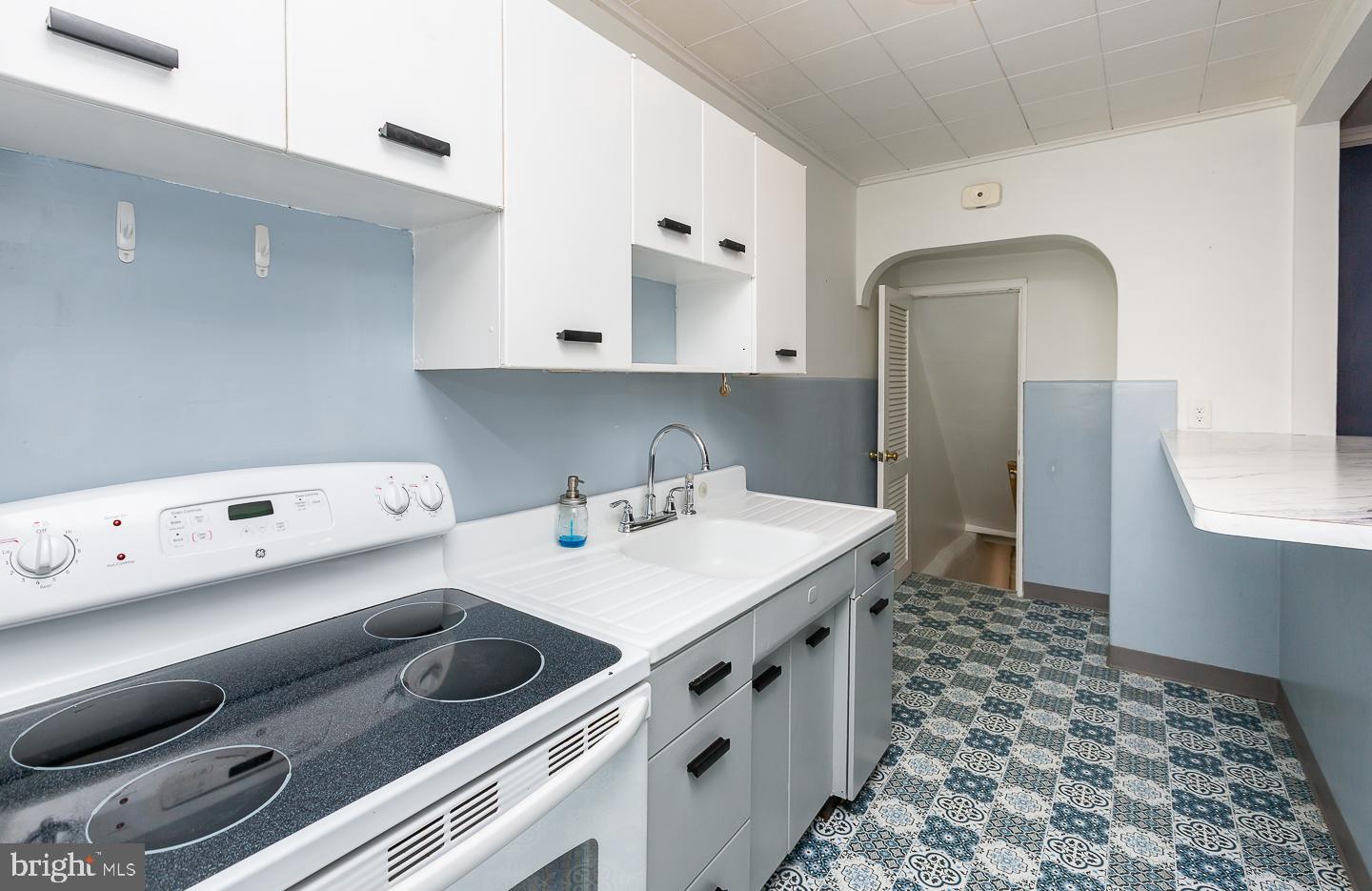 6609 Morris Park Road Philadelphia, PA 19151 - Photo 11 of 35 a utility room with dryer and washer