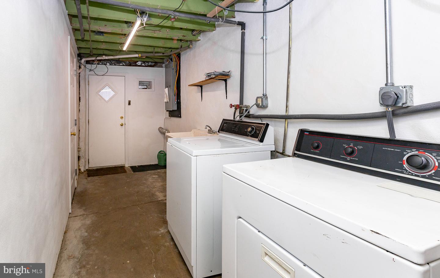 6609 Morris Park Road Philadelphia, PA 19151 - Photo 18 of 35 a utility room with dryer and washer