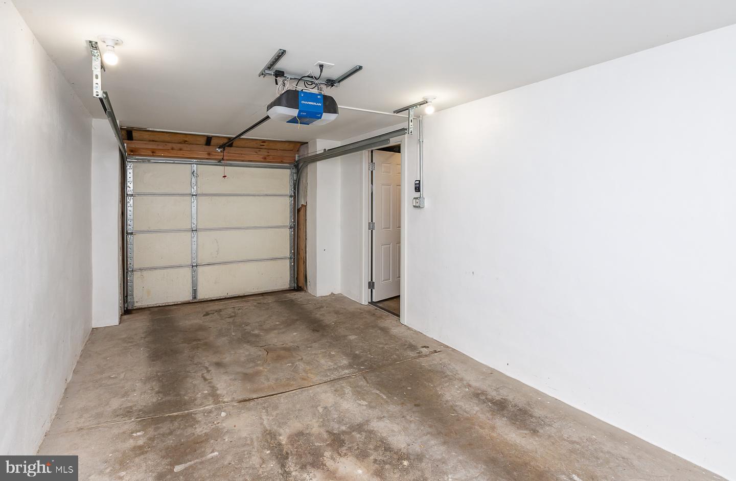 6609 Morris Park Road Philadelphia, PA 19151 - Photo 21 of 35 a view of a garage