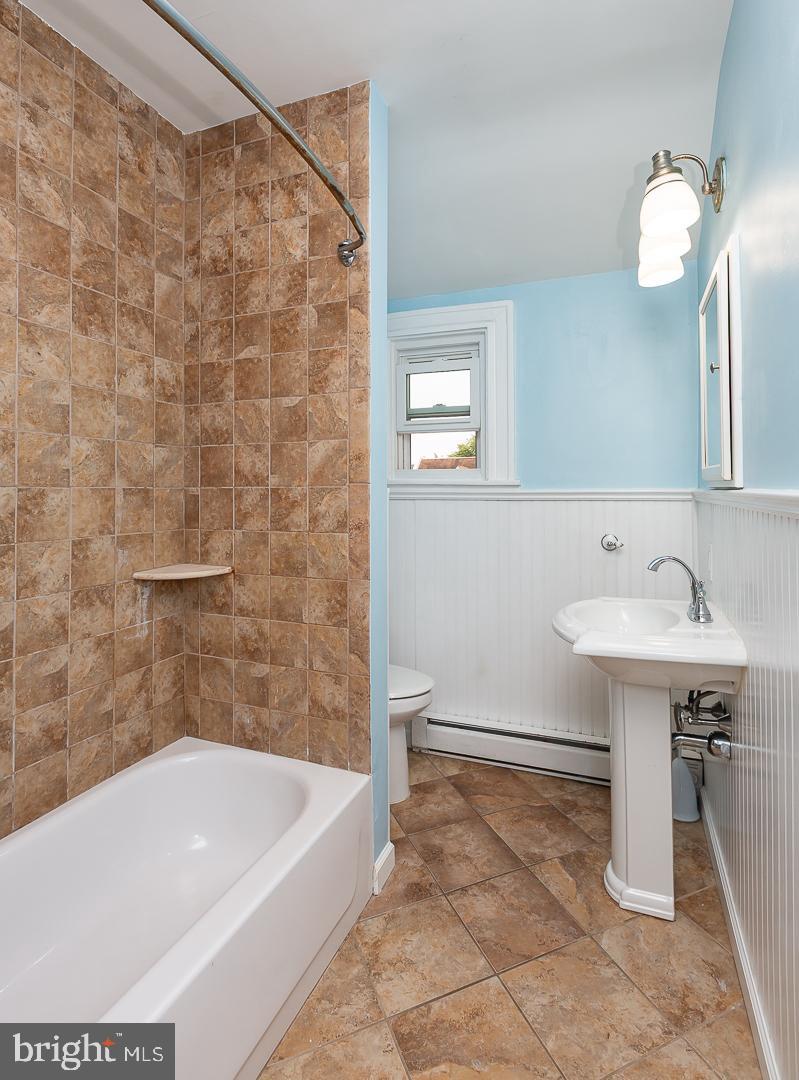 6609 Morris Park Road Philadelphia, PA 19151 - Photo 23 of 35 a bathroom with a sink and a bathtub