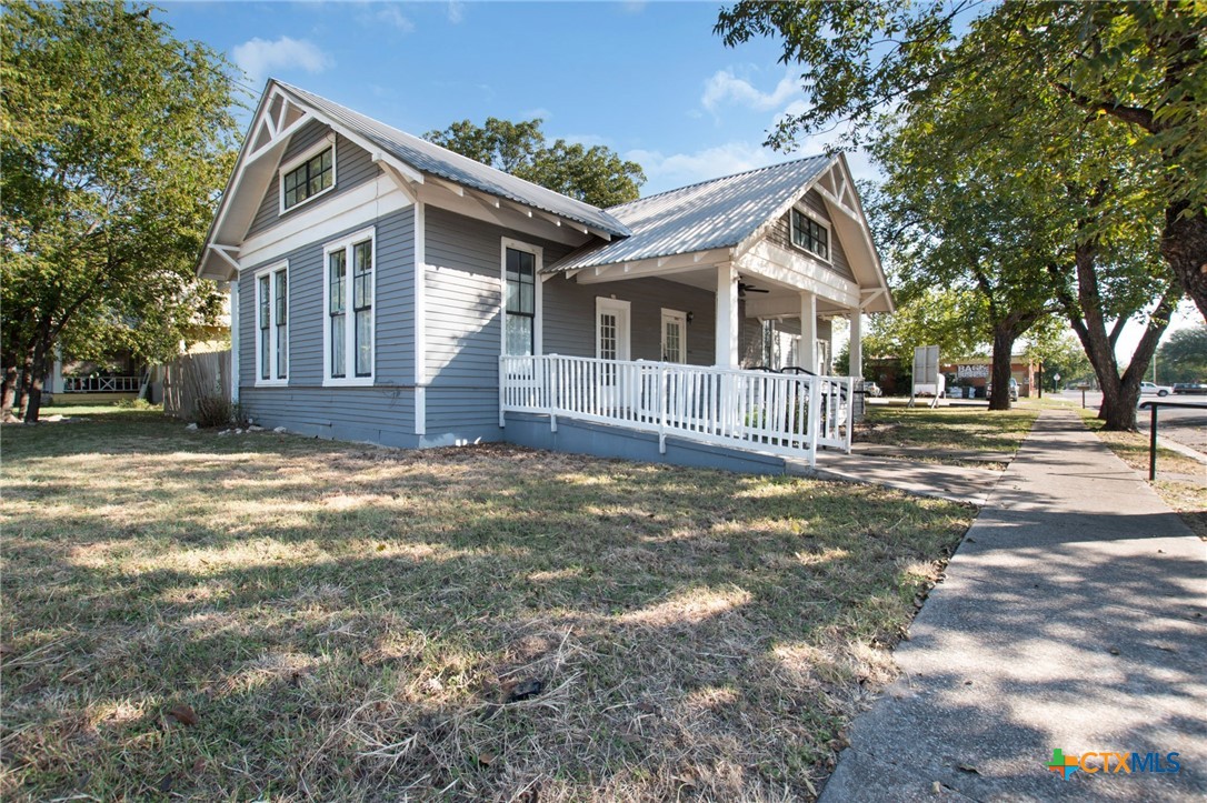 107 West 5th Street Lampasas, TX 76550 - Photo 7 of 32