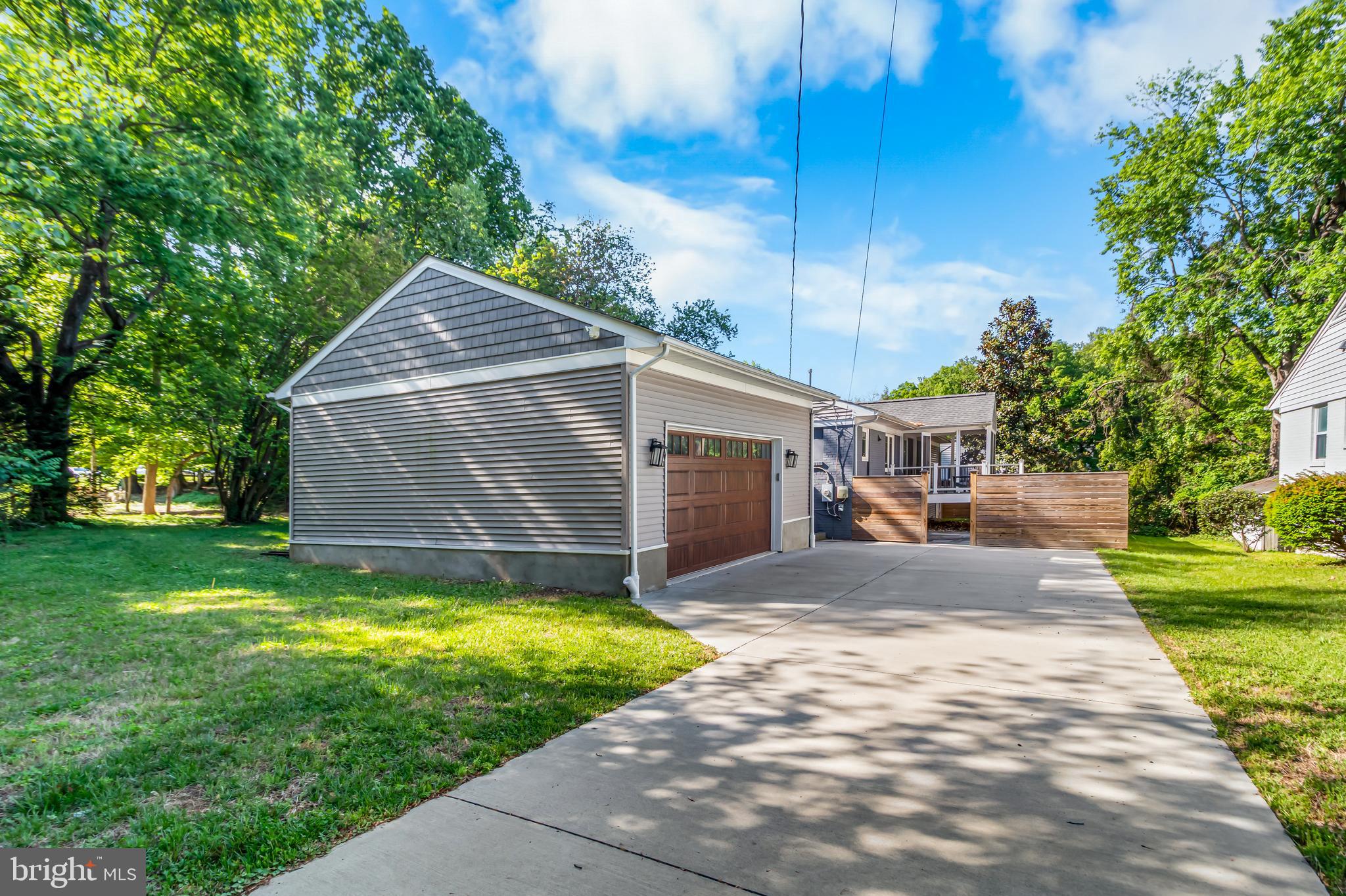 7516 Glenriddle Road Bethesda, MD 20817 - Photo 4 of 42