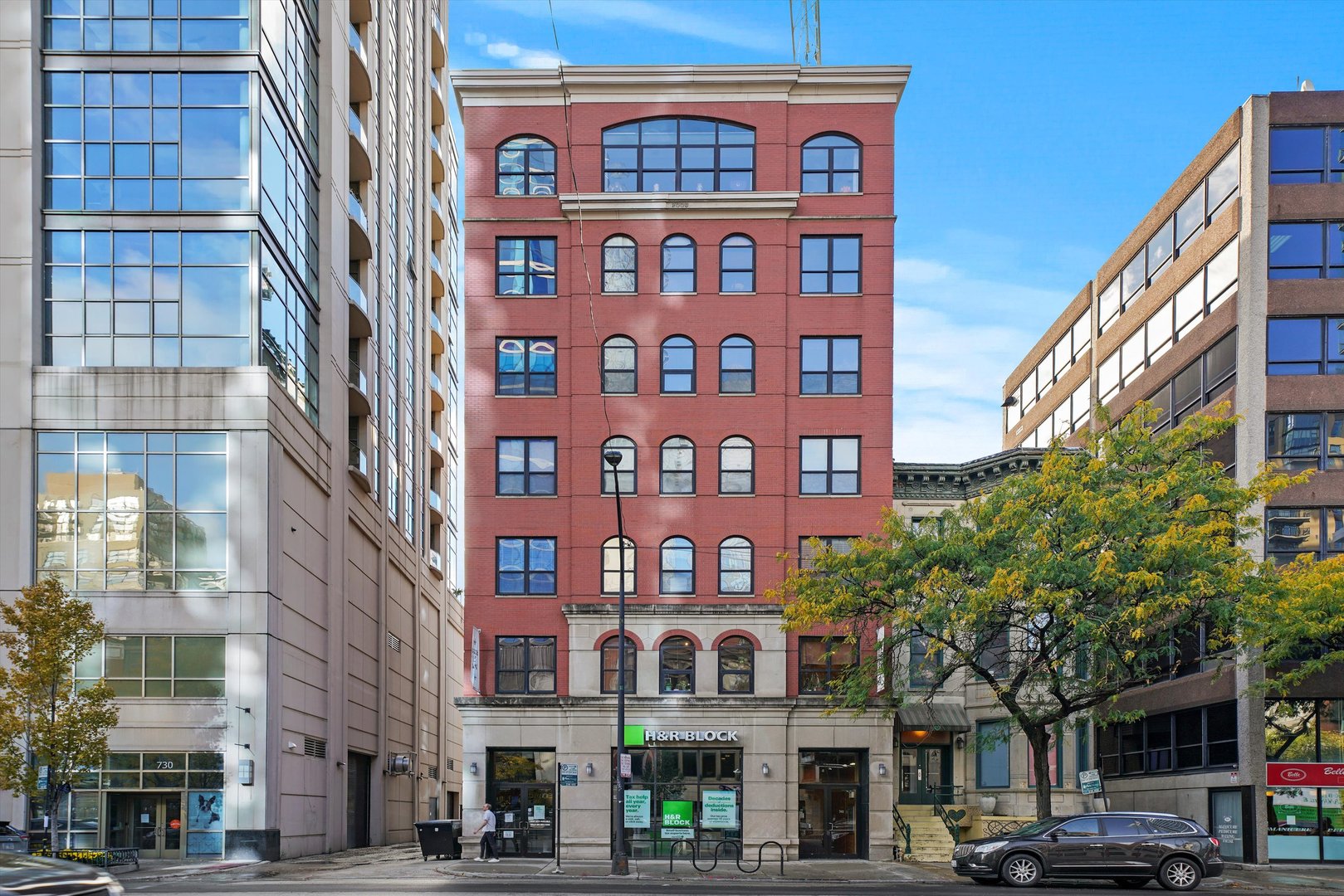 742 North La Salle Street, Unit 4 Chicago, IL 60654 - Photo 1 of 24 a front view of a building