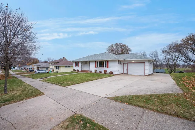 $170,000 | 847 South Hampton Street, Fairmont, MN 56031