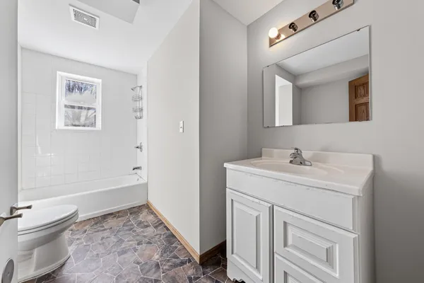 $425,000 | 3939 Westbury Drive, Eagan, MN 55123