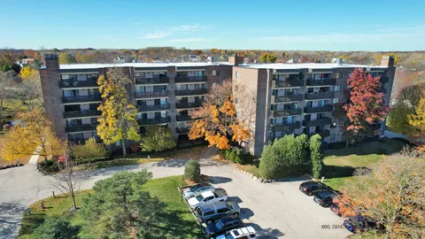 $185,000 | 920 Vose Drive, Unit 208, Gurnee, IL 60031