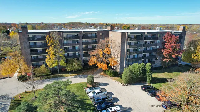 $185,000 | 920 Vose Drive, Unit 208, Gurnee, IL 60031