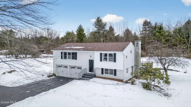 $349,000 | 124 Hayes Road, Schuylerville, NY 12871