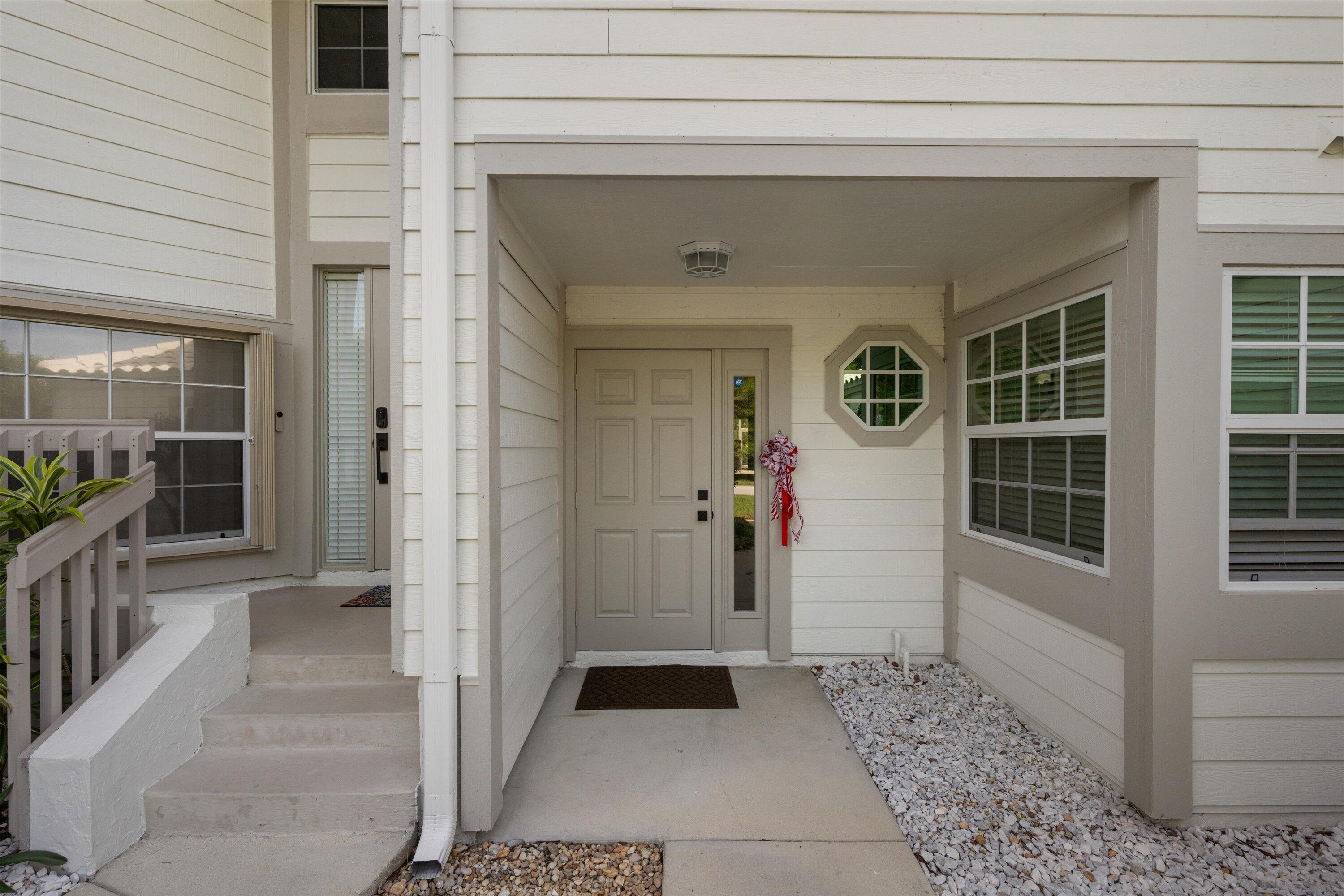 8878 Southeast Riverfront Terrace Jupiter, FL 33469 - Photo 4 of 57 8878 SE Riverfront Terr 04-DSC_9473