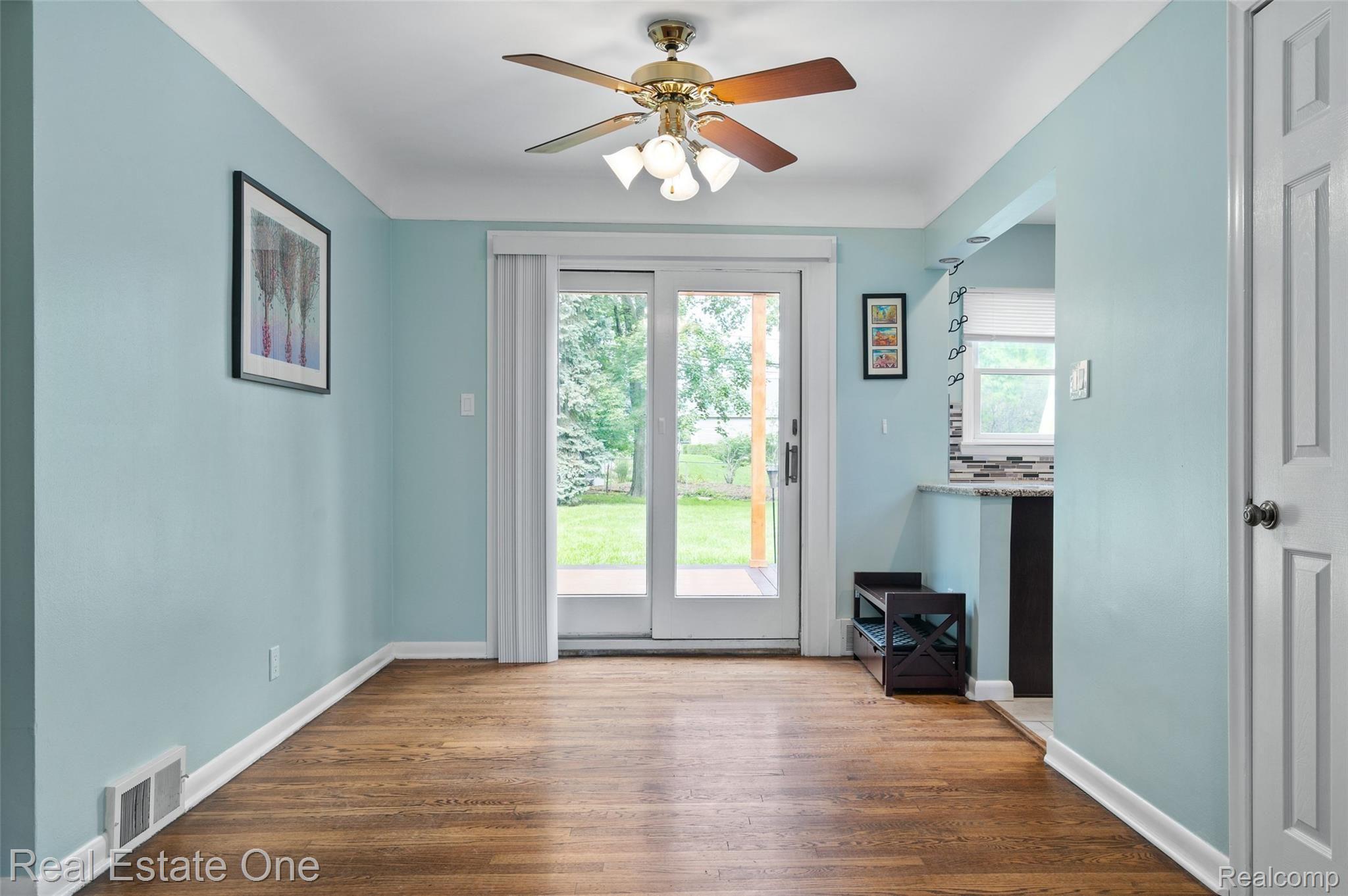 2470 West Tienken Road Rochester, MI 48306 - Photo 11 of 31 2470-W-Tienken-Road-12.jpg