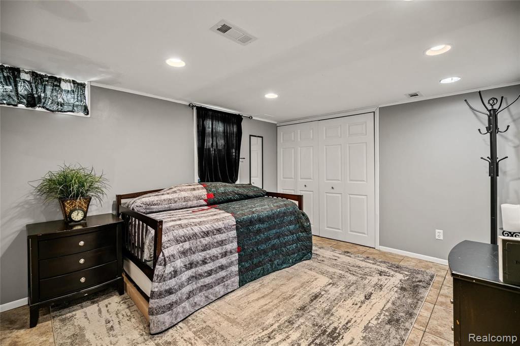 2447 Eastern Avenue Rochester Hills, MI 48307 - Photo 29 of 41