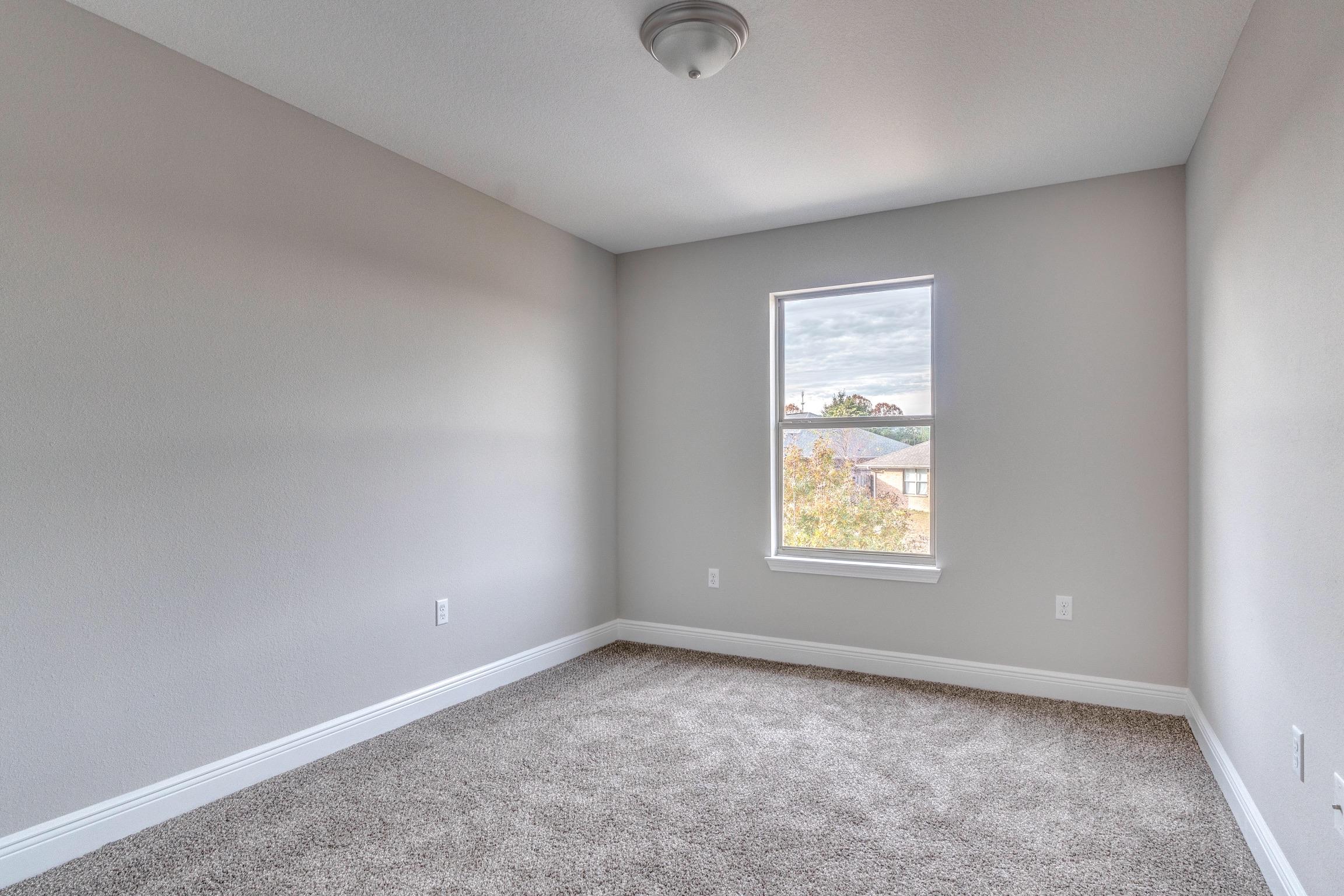 129 Bronze Circle Crestview, FL 32539 - Photo 18 of 31 an empty room with a window