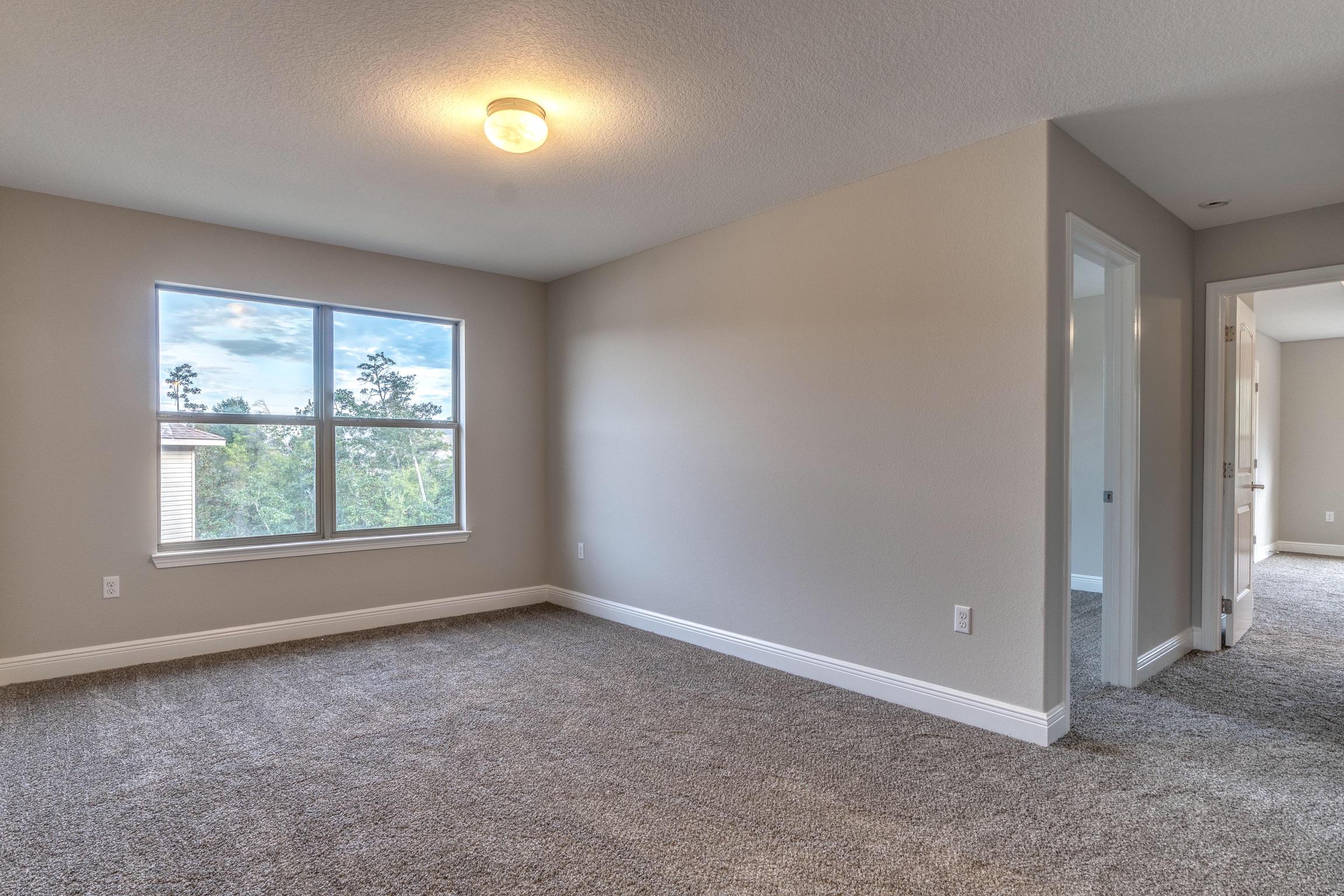 129 Bronze Circle Crestview, FL 32539 - Photo 19 of 31 an empty room with a window