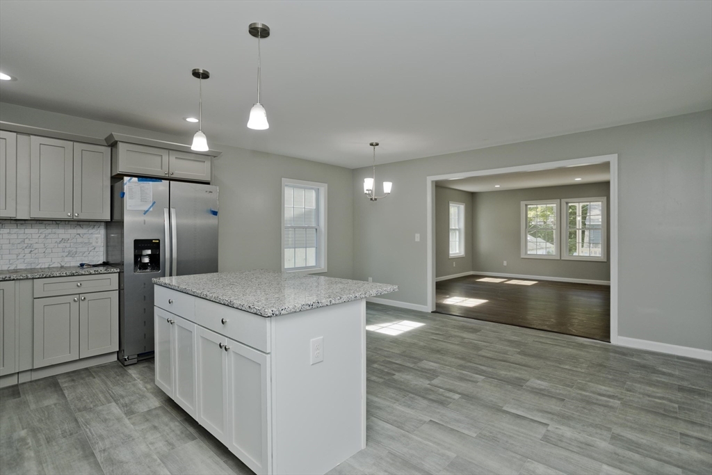 27 Brooks Street Springfield, MA 01109 - Photo 15 of 35