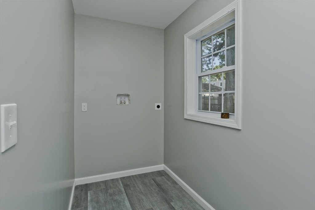 27 Brooks Street Springfield, MA 01109 - Photo 18 of 35