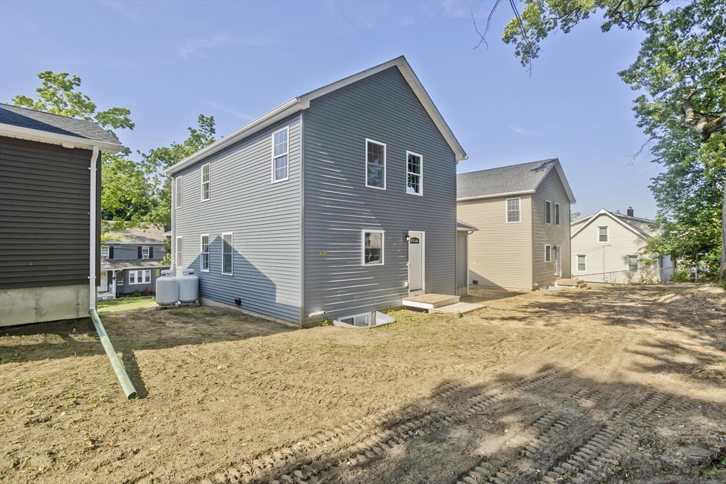 27 Brooks Street Springfield, MA 01109 - Photo 32 of 35