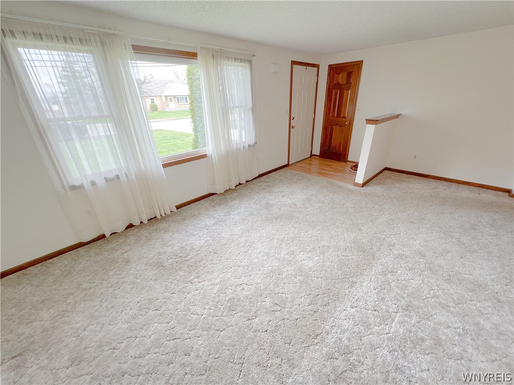 333 Hartford Road Amherst, NY 14226 - Photo 5 of 15