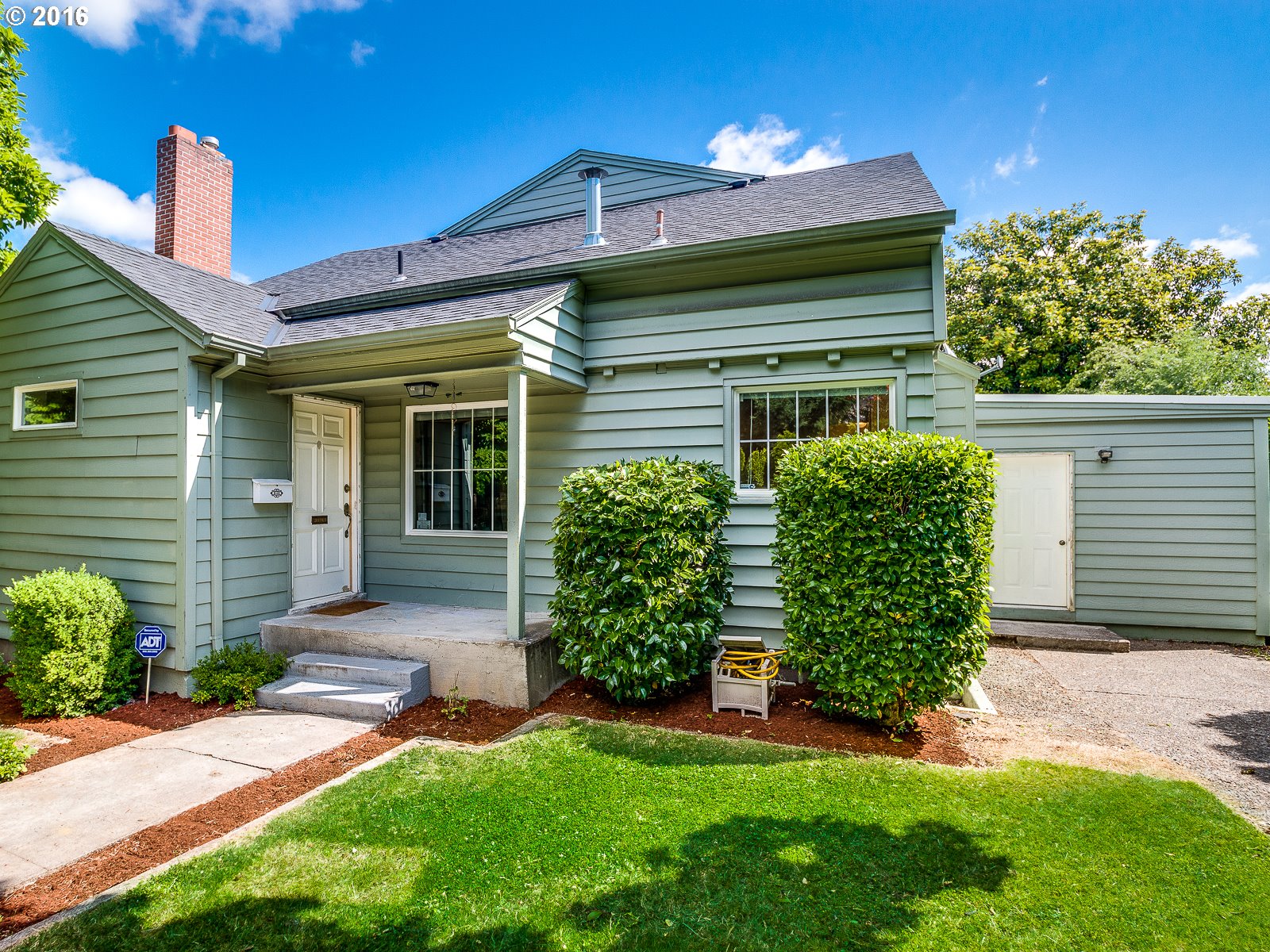 7766 Southwest Terwilliger Boulevard Portland, OR 97219 - Photo 1 of 31 Gallery Image 1