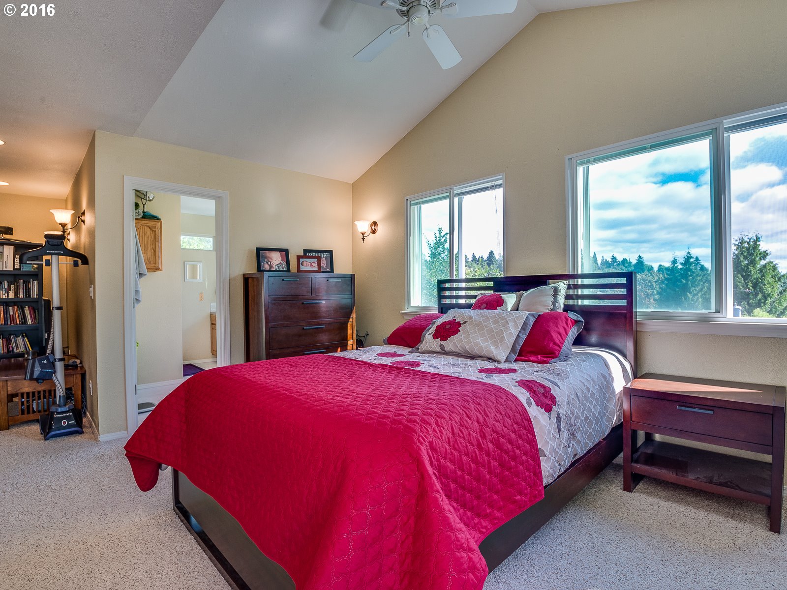 7766 Southwest Terwilliger Boulevard Portland, OR 97219 - Photo 16 of 31 Gallery Image 16