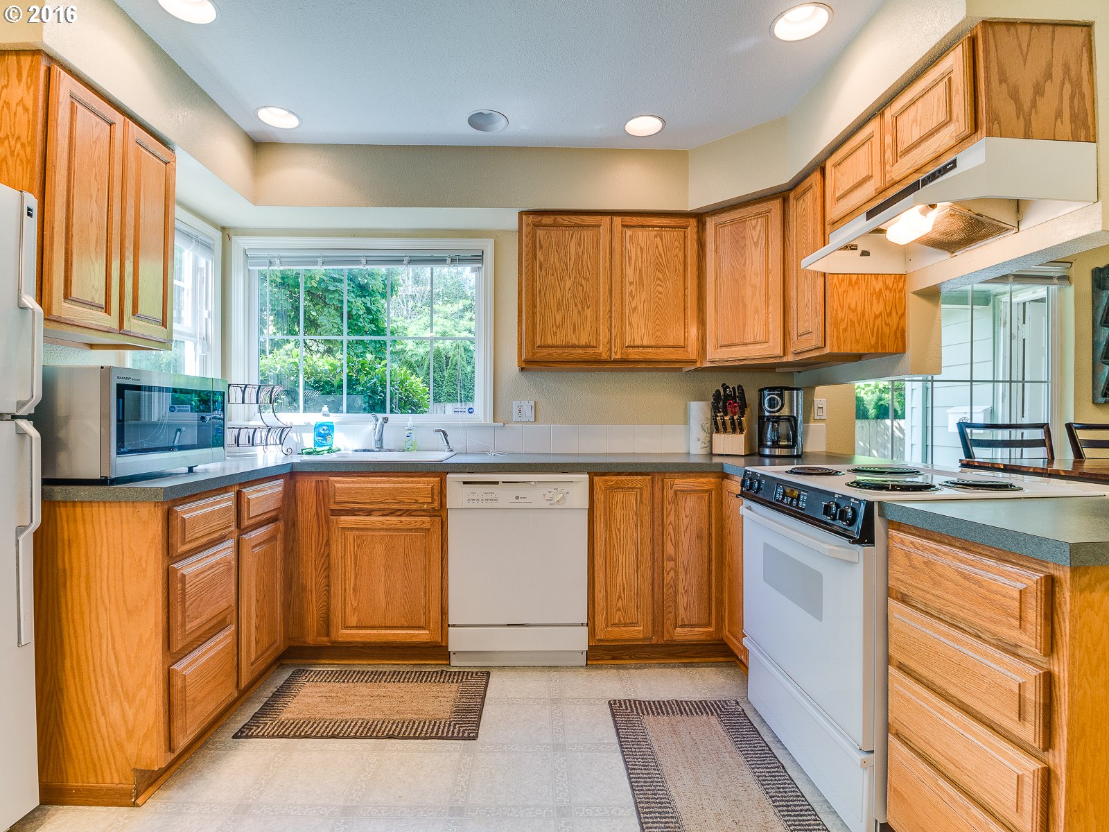 7766 Southwest Terwilliger Boulevard Portland, OR 97219 - Photo 8 of 31 Gallery Image 8