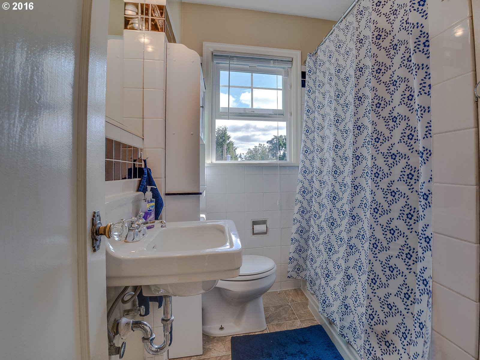 7766 Southwest Terwilliger Boulevard Portland, OR 97219 - Photo 9 of 31 Gallery Image 9