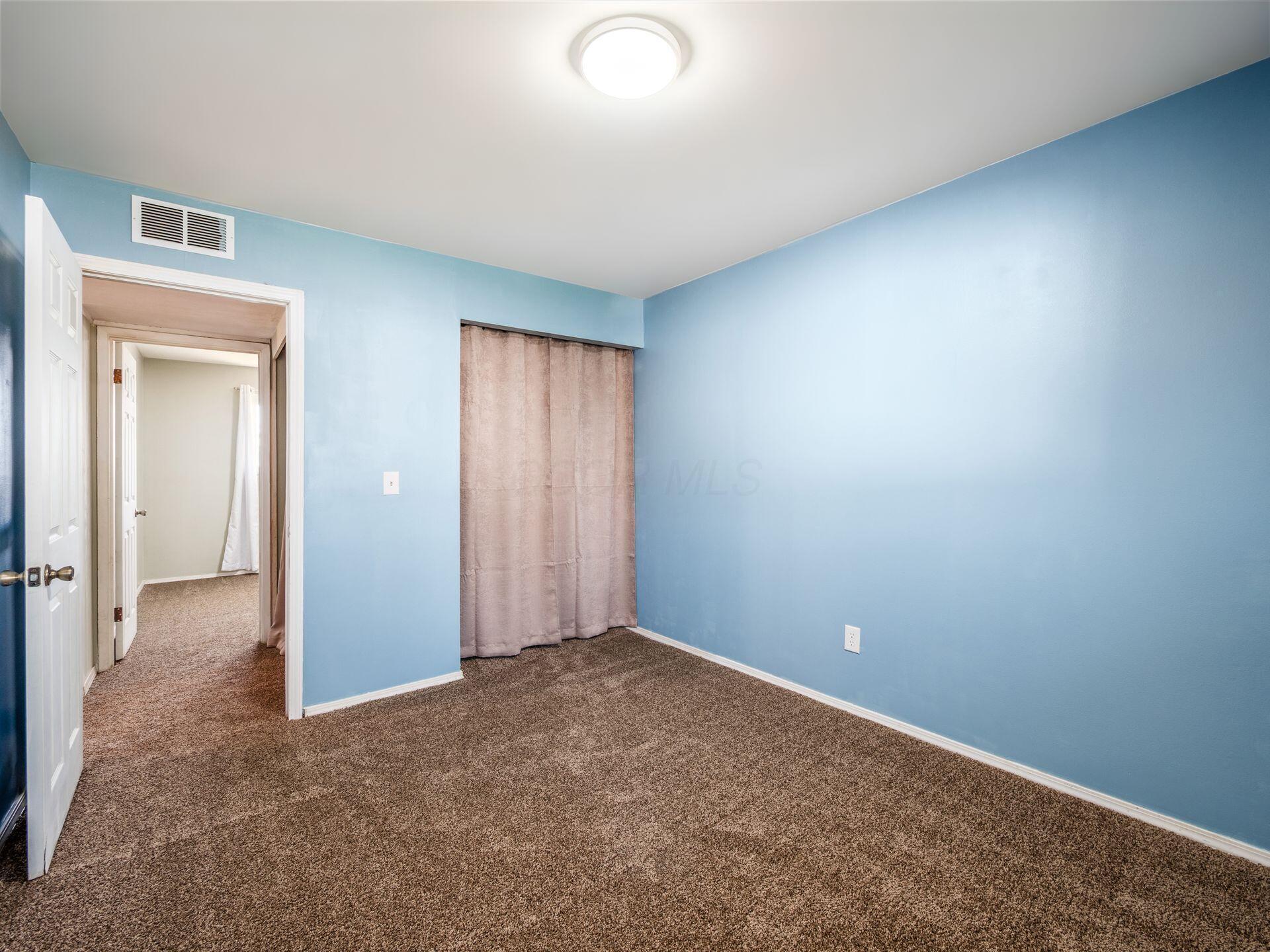 884 Bruckner Road Columbus, OH 43207 - Photo 19 of 29 Freshly Painted (walls & ceilings) and New Carpet