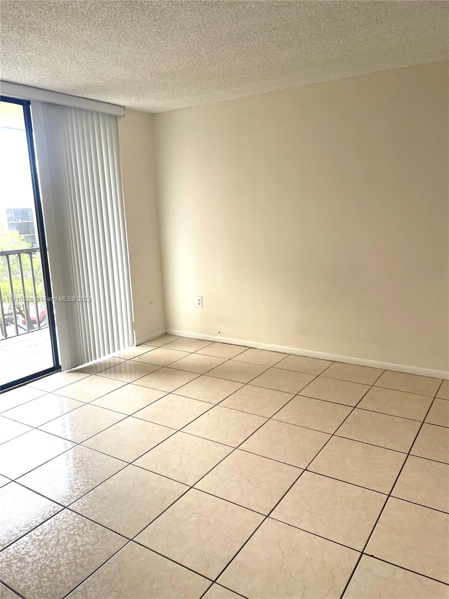 8600 Southwest 133rd Avenue Road, Unit 416 Miami, FL 33183 - Photo 11 of 23 an empty room with a window
