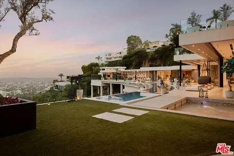 $68,000,000 | 9330 Flicker Way, Los Angeles, CA 90069
