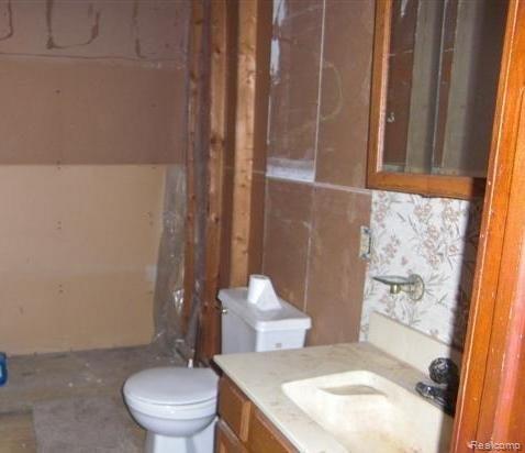 1579 North Paris Road Trufant, MI 49347 - Photo 5 of 6 7110411324 Bath.jpg