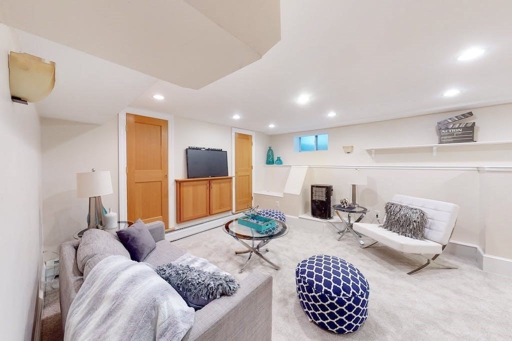27 Inman Street Cambridge, MA 02139 - Photo 23 of 32 a living room with furniture rug and window