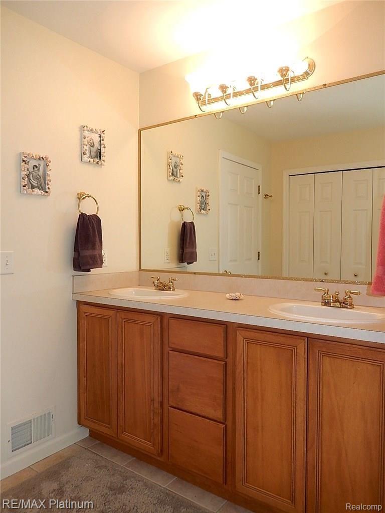 10183 Hartland Road Fenton, MI 48430 - Photo 34 of 83 34.JPG