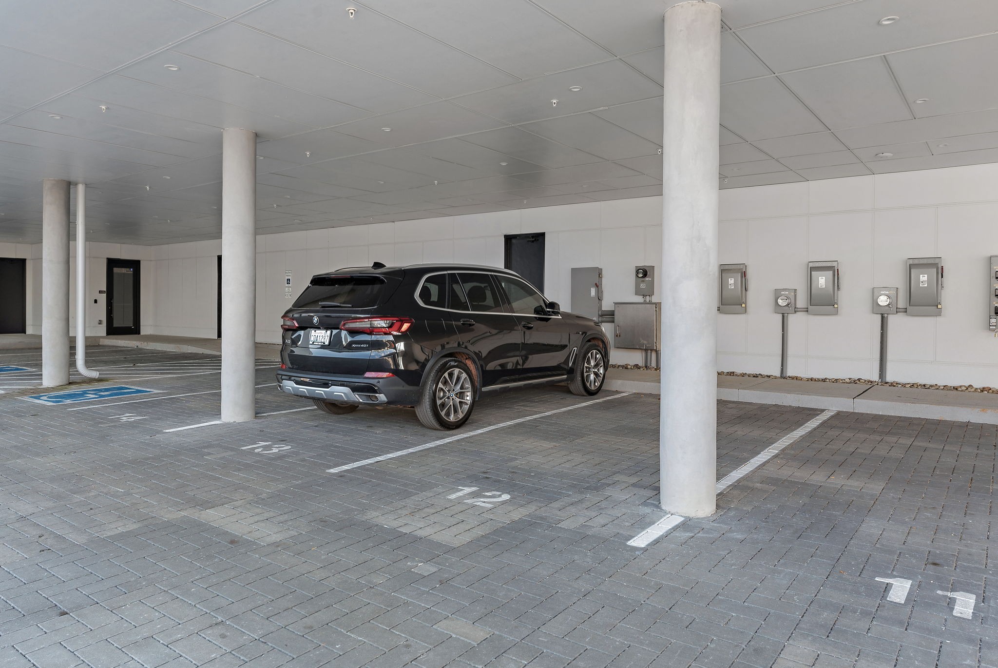 504 Merritt Avenue Nashville, TN 37203 - Photo 21 of 23 a car parked in front of a building