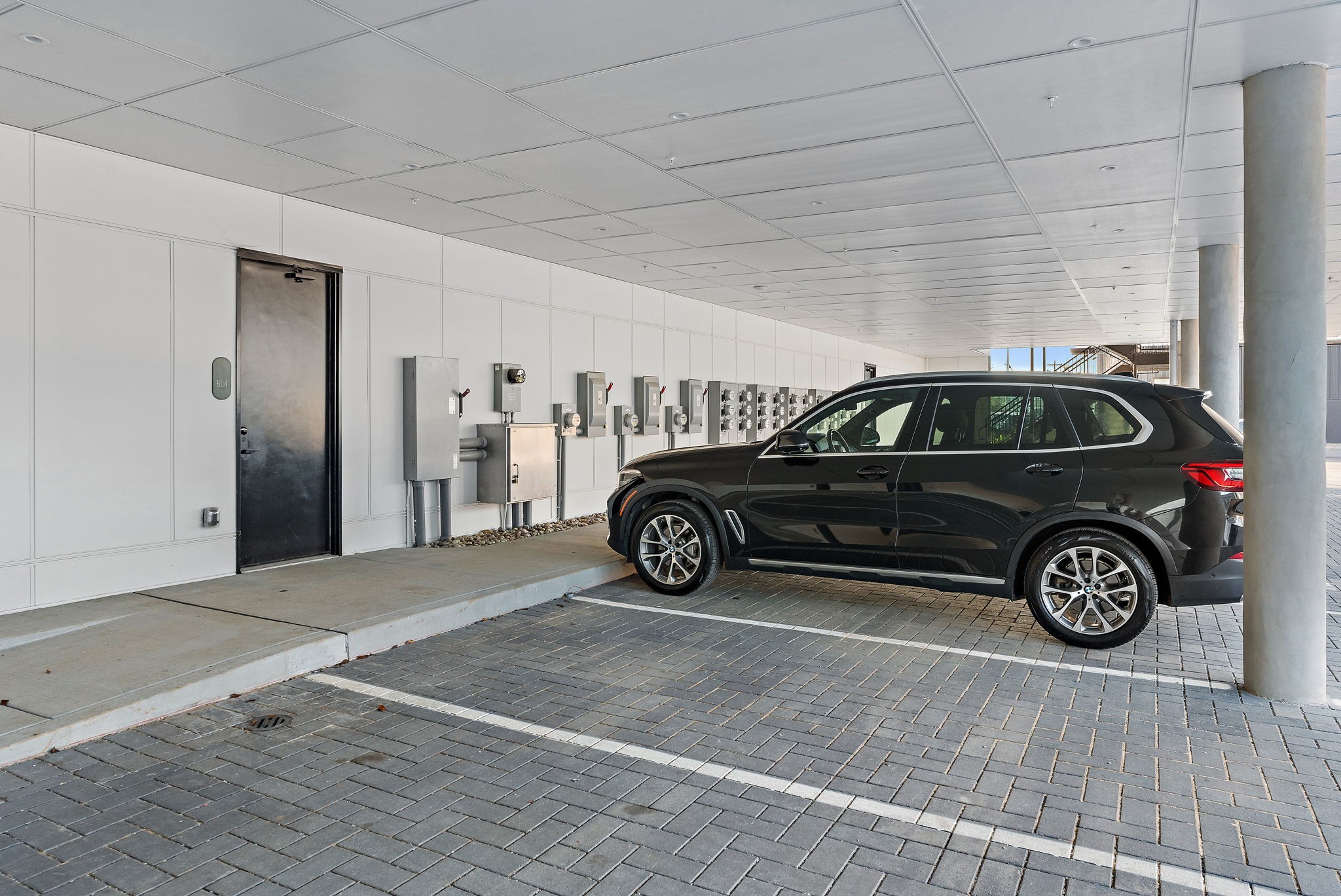 504 Merritt Avenue Nashville, TN 37203 - Photo 22 of 23 a view of a car garage