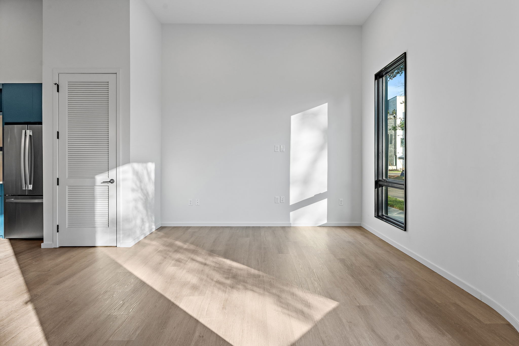 504 Merritt Avenue Nashville, TN 37203 - Photo 7 of 23 a view of an empty room and window