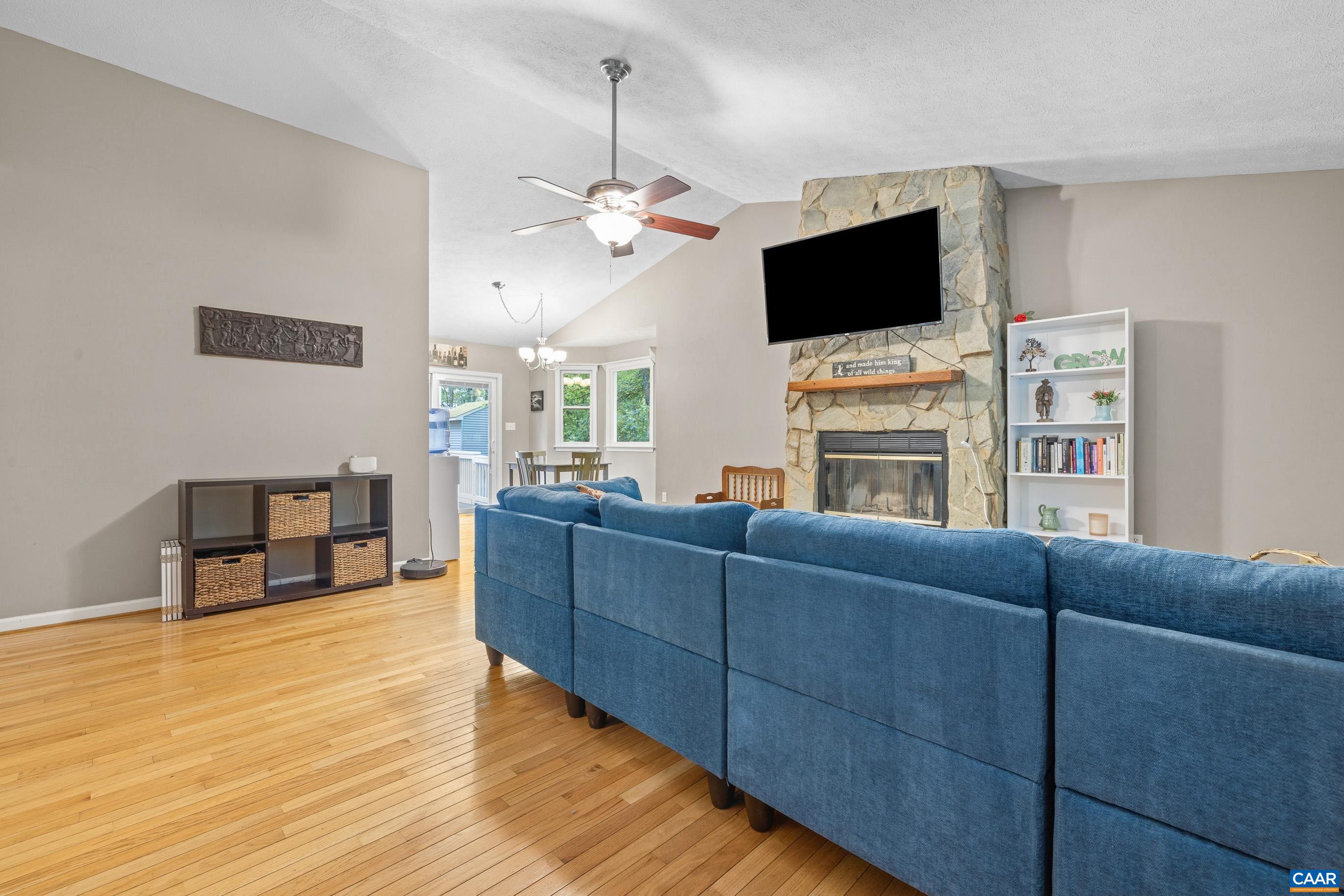 21 Ashton Road Palmyra, VA 22963 - Photo 7 of 35 Vaulted Ceiling in Great Rm