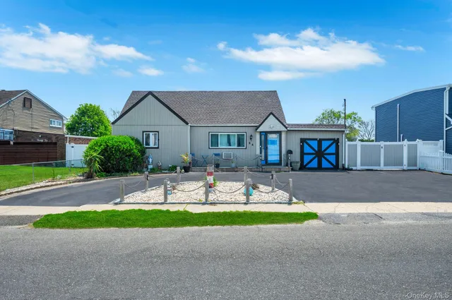$669,000 | 24 Raynor Street, West Babylon, NY 11704