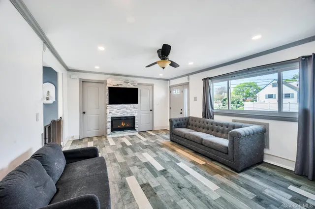 $669,000 | 24 Raynor Street, West Babylon, NY 11704